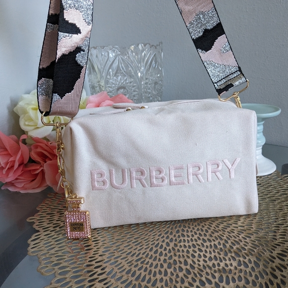 Burberry - Picture 1 of 10